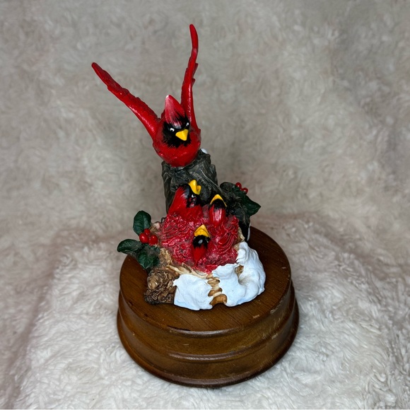 Enesco Cardinal & Babies Musical Decor plays
Chestnuts Roasting on an Open Fire - Picture 3 of 8